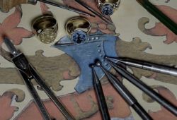 The tools are manufactured by the engraver himself on a small lathe in many forms as required. The tools are manufactured by the engraver himself on a small lathe in many forms as required.