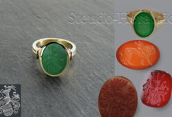 Siegelring eingefasst mit einem Grünachat. Karneole werden überwiegend in einem satten rotbraun als Wappensteine verwendet. Steine in orange und braun sind ebenfalls für Wappengravuren sehr beliebt.